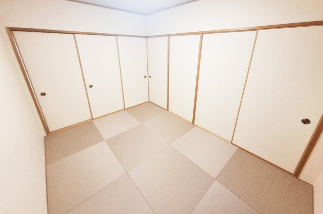 ディオ・フェルティ白鷺の和室|半帖畳を新調しリフォームした和室はゆったりくつろげる癒し空間。客間や寝室、趣味部屋など多用途に。