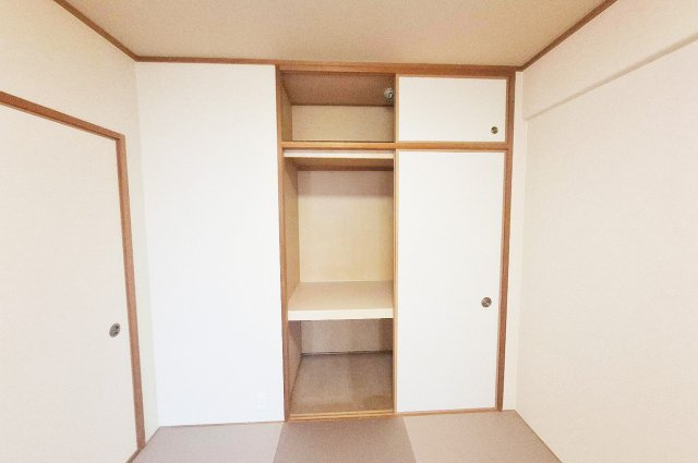 ディオ・フェルティ白鷺の収納|和室は押入れ付きで収納力があり布団や季節物の片付けに便利。生活スペースを広く活用できる設計です。