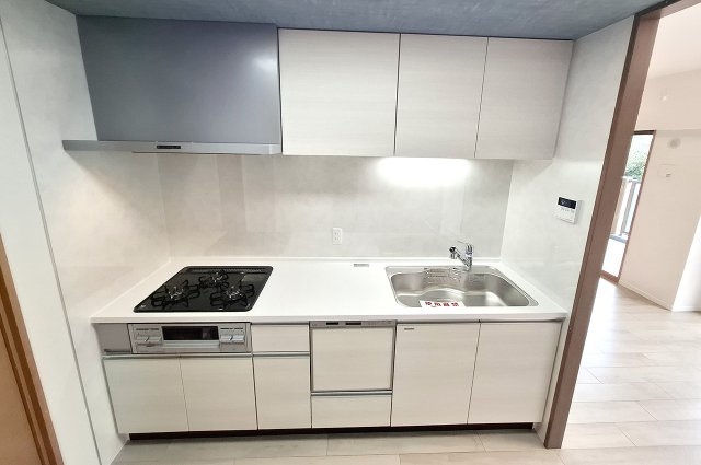 ソフィア泉ヶ丘パークヴェールのキッチン|キッチン：食洗機付きシステムキッチンを新調済み。