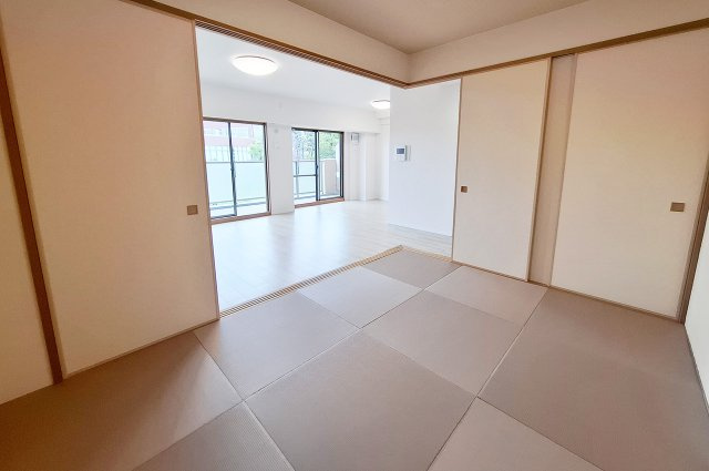 ソフィア泉ヶ丘パークヴェールの和室|和室：寝室や客間として、また襖を開放してリビングと一体利用も可能です。