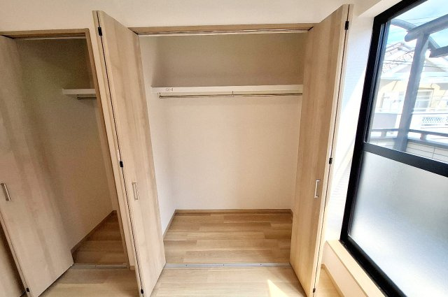 堺市中区深井北町の収納|洋室（2）のクローゼット。きれいにリフォーム済みです。