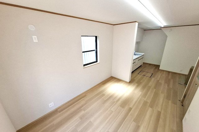 堺市中区深井北町の居間・リビング|ナチュラルテイストに仕上げたLDK。落ち着いた雰囲気が、居心地の良さを演出します。