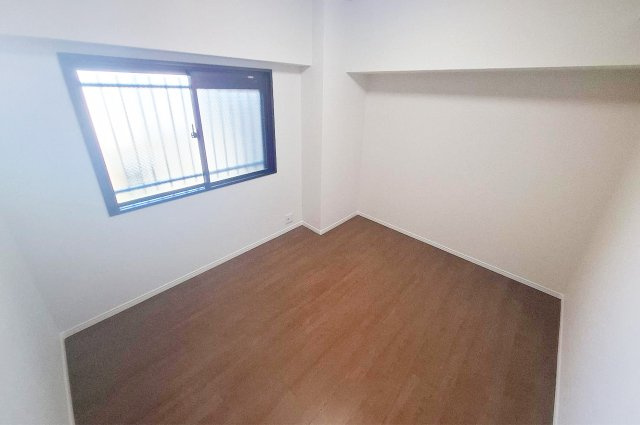 シティパーク北野田の洋室|洋室1：壁・天井クロス、フローリング貼替済み。