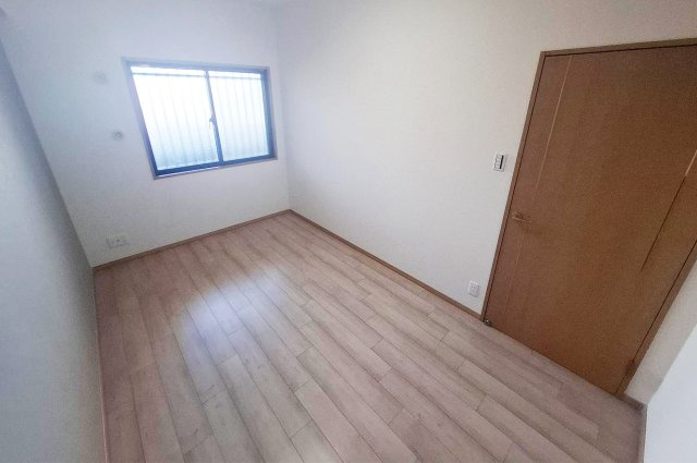 エスリード堺三国ヶ丘の寝室|洋室：寝室としてはもちろん、ワークルームや趣味のスペースにも利用しやすい約6帖の洋室。