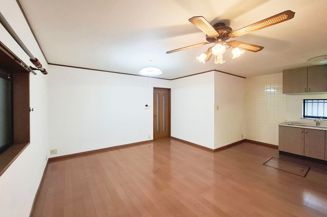 泉佐野市大西２丁目の中古一戸建の居間・リビング|LDK（照明器具撤去予定）