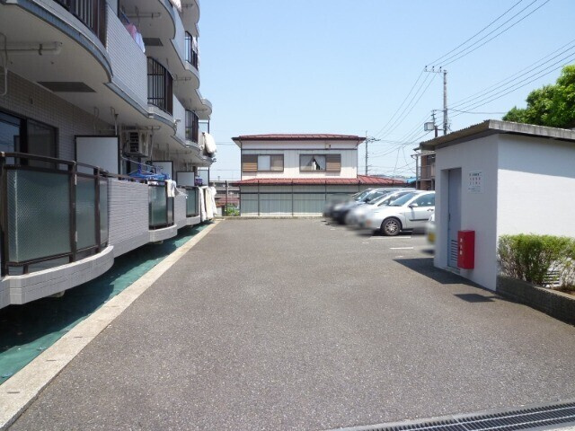メゾン・クレールの駐車場