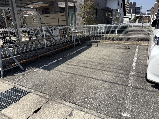 ル・クプル　プラースⅡの駐車場