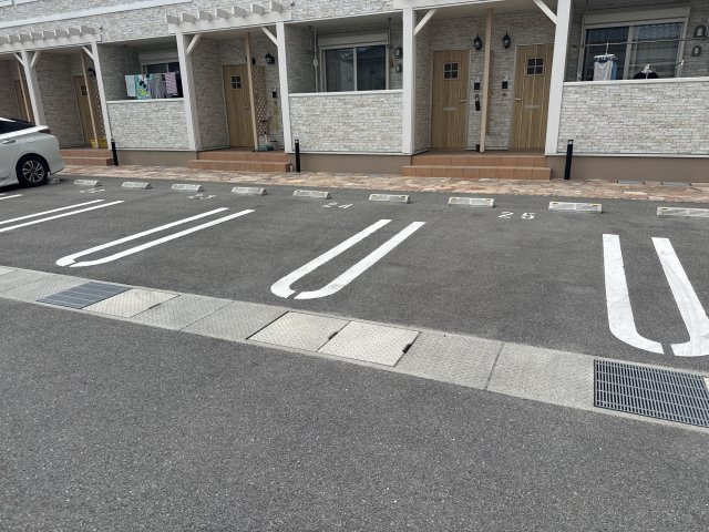 プルミエルＡの駐車場