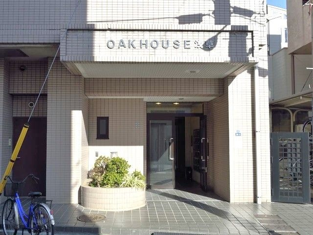 オークハウス浅草のエントランス