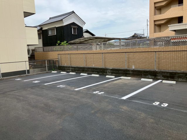 カルム今の駐車場