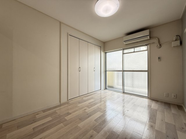 美里マンションの洋室