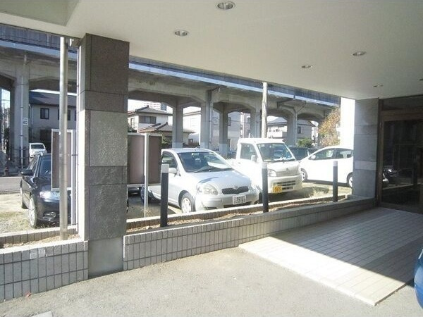 ラルーチェ若宮の駐車場