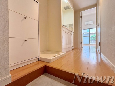 【玄関】 | カーサ・ルチア志賀本通 | 落ち着いた玄関です