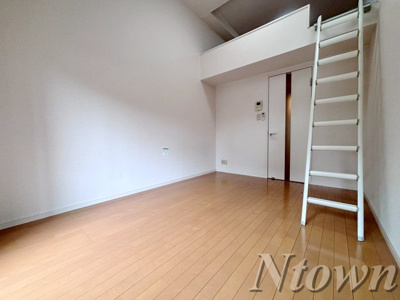 【居間・リビング】 | カーサ・ルチア志賀本通 | こちらのリビングで趣味の時間をお楽しみください