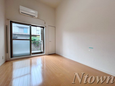 【居間・リビング】 | カーサ・ルチア志賀本通 | こちらのリビングで趣味の時間をお楽しみください