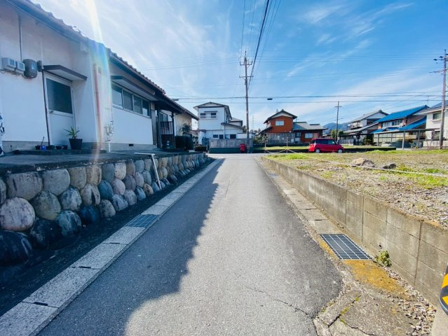 売土地　不破郡垂井町　110.99坪の前面道路含む現地写真