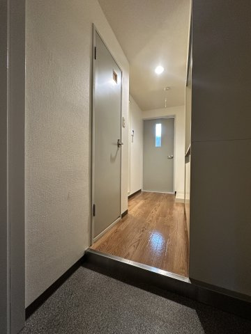 マ・メゾン舟尾の玄関