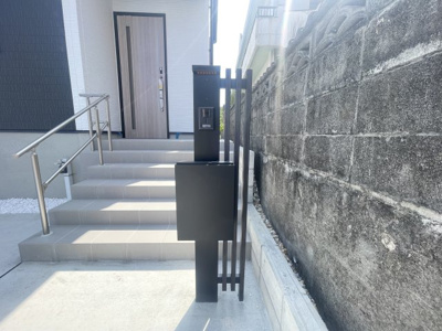 【設備】 | 南城市知念安座真3期（全3棟）1号棟 | 1号棟　オシャレなポスト付き♪