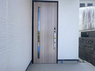 【玄関】 | 南城市知念安座真3期（全3棟）1号棟 | 1号棟　スマートキー付き♪