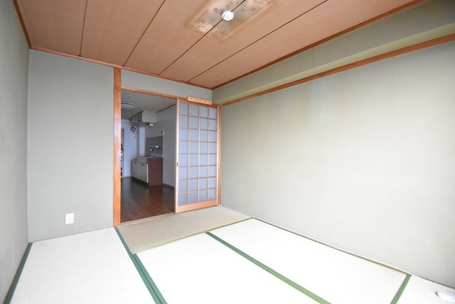 シャトル山之内の和室