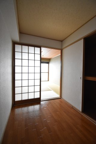 シャトル山之内の居間・リビング