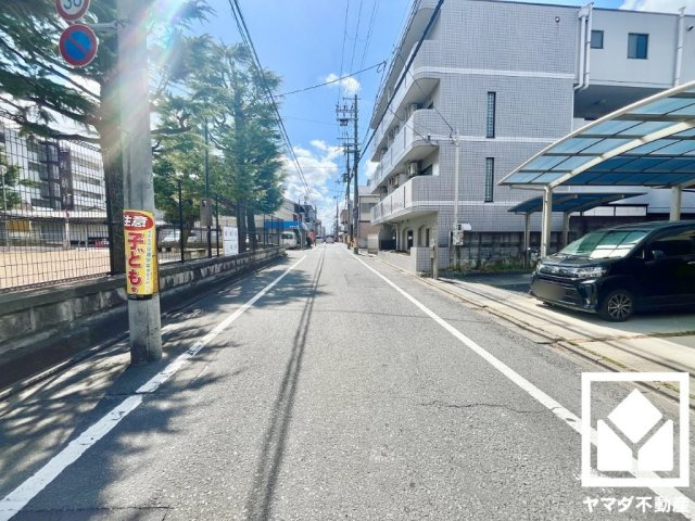 伏見区深草北鍵屋町の前面道路含む現地写真