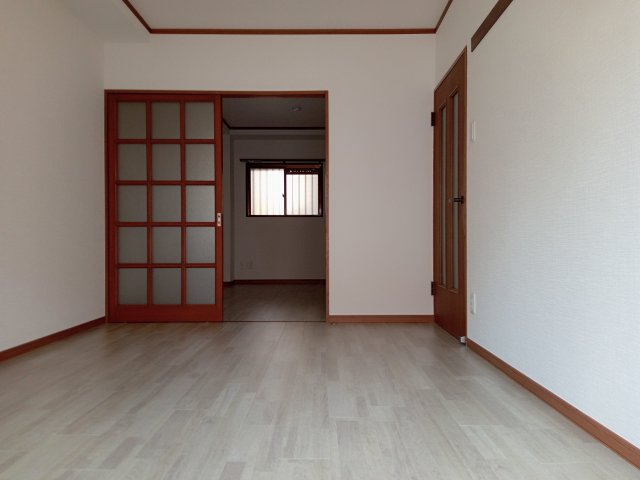 川崎市多摩区生田１丁目の賃貸マンションの居間・リビング