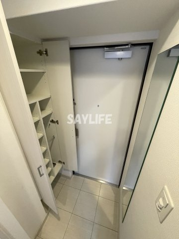 アドバンス大阪シックの玄関