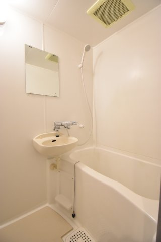 フレンドシップ1の浴室