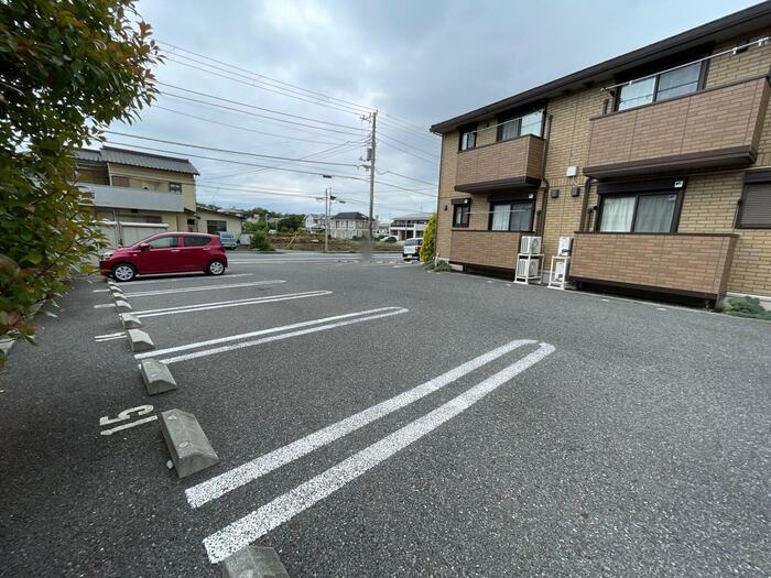 グランエトワール　メゾンの駐車場