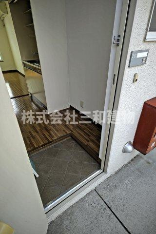 シャトルミサの玄関