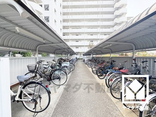 ジークレフ武庫川公園のその他|屋内駐輪場なので、雨や風、直射日光から自転車を守ることができます。（年額1200円）