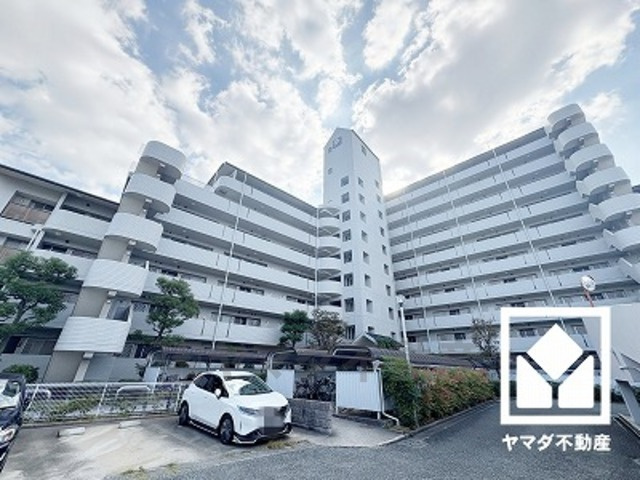 ジークレフ武庫川公園の外観|キッチンは空間を有効活用できる壁付けタイプ。L型なので作業動線が最短距離で効率良く動けます。コーナー部分の作業スペースをより広く確保できているのも魅力です。