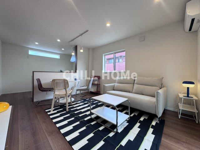 エステートハウス 福島町Eの居間・リビング|当社、チルホームのHPもご覧ください(^^)/物件情報多数♪