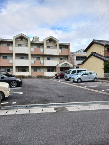 ポワール　　刈谷市近郊の賃貸ならクラスホーム刈谷店の駐車場|カースペースがあります