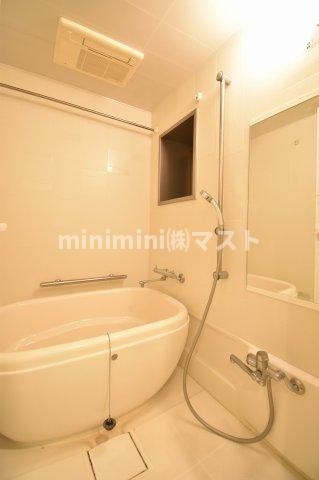 ジューム南船場の浴室