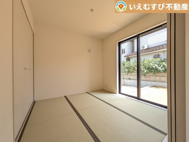 Livele Garden.S　上里町七本木第6の和室|すぐ横になれる和室は、みんながほっと一息つける空間
ちょっとした休憩や来客時、お子様のお世話にも大活躍しそうですね♪