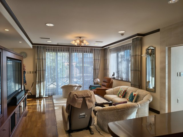 坂戸市花影町中古戸建の居間・リビング