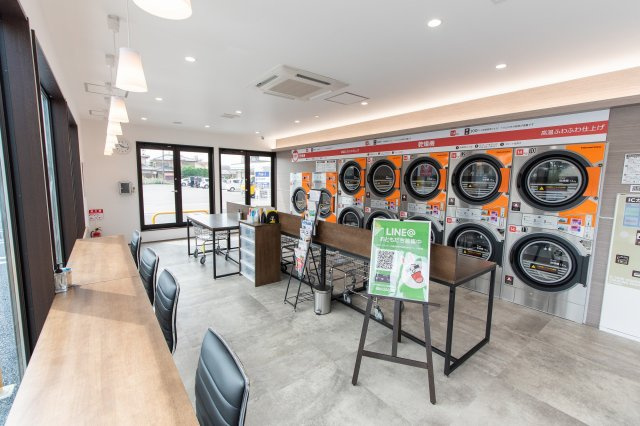 あるゾウランドリー古戸町店の内装