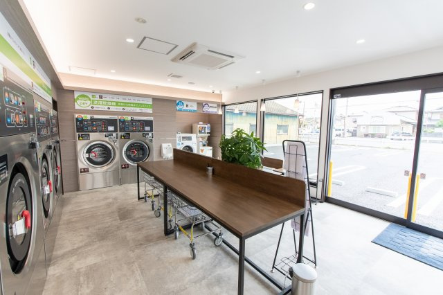 あるゾウランドリー古戸町店の内装