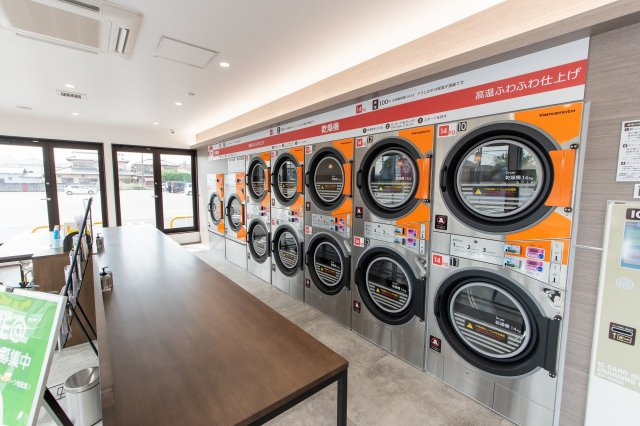 あるゾウランドリー古戸町店の内装