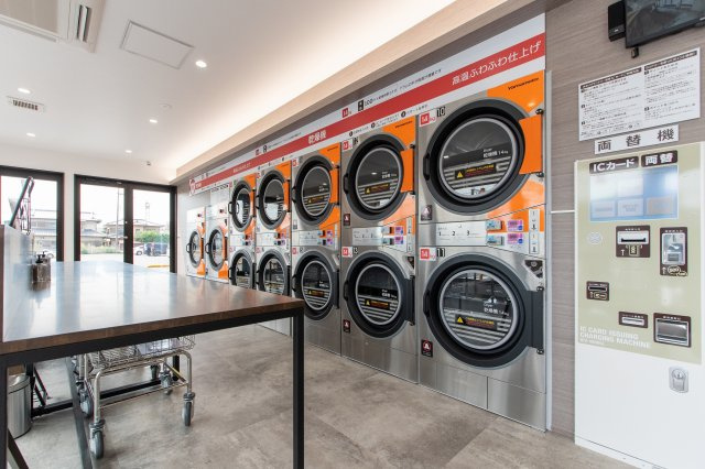 あるゾウランドリー古戸町店の内装