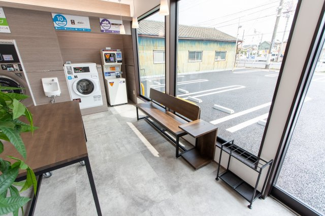 あるゾウランドリー古戸町店の内装