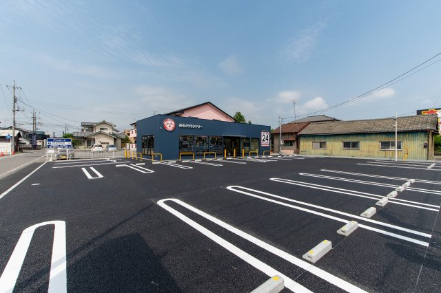 あるゾウランドリー古戸町店の駐車場