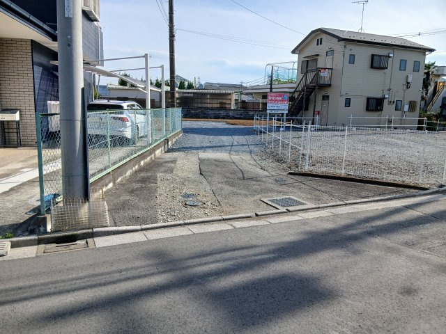 東松山市松葉町四丁目　分譲地①の前面道路含む現地写真