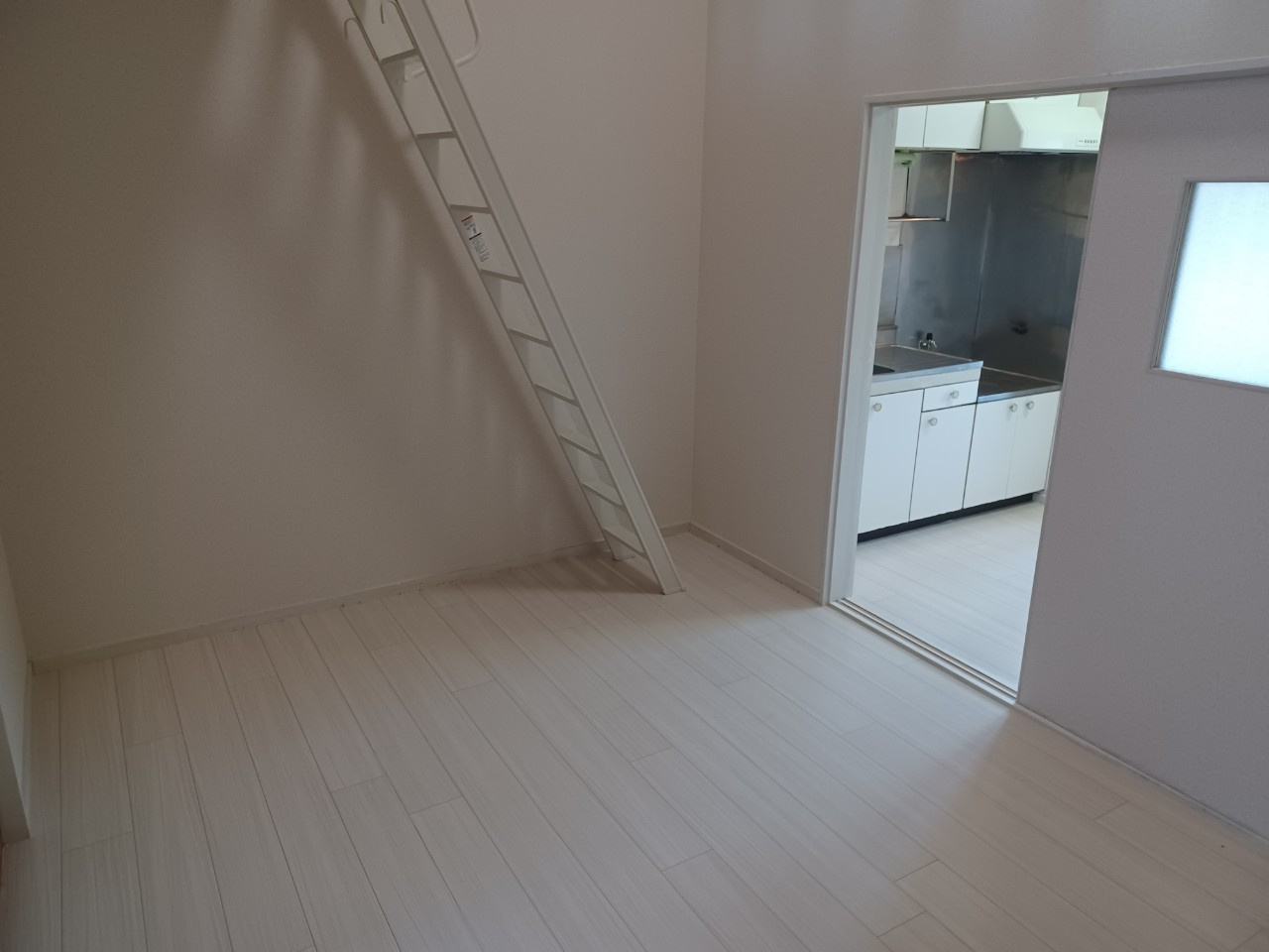 あるゾウパレス若松町の洋室