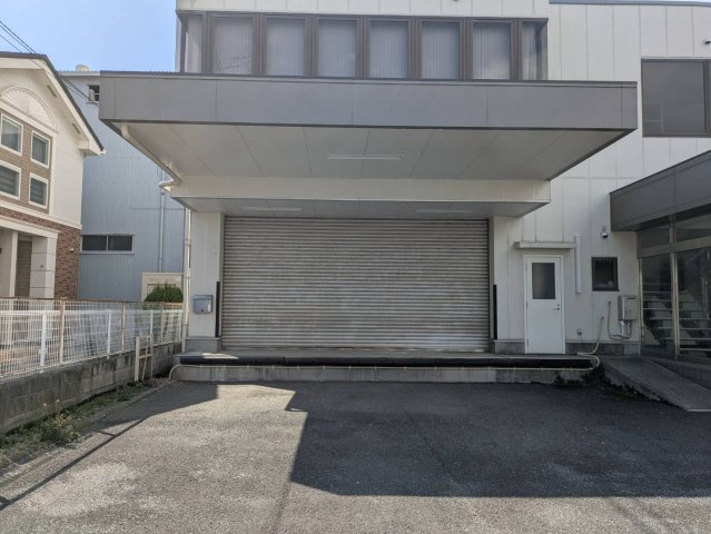 平塚市平塚５丁目の倉庫