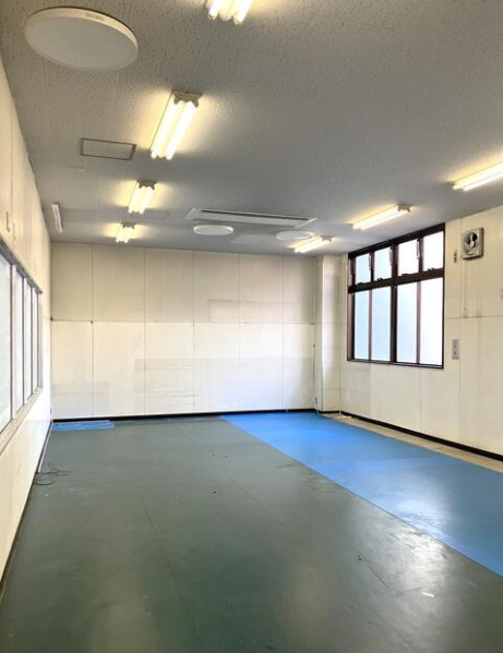 平塚市平塚５丁目の倉庫