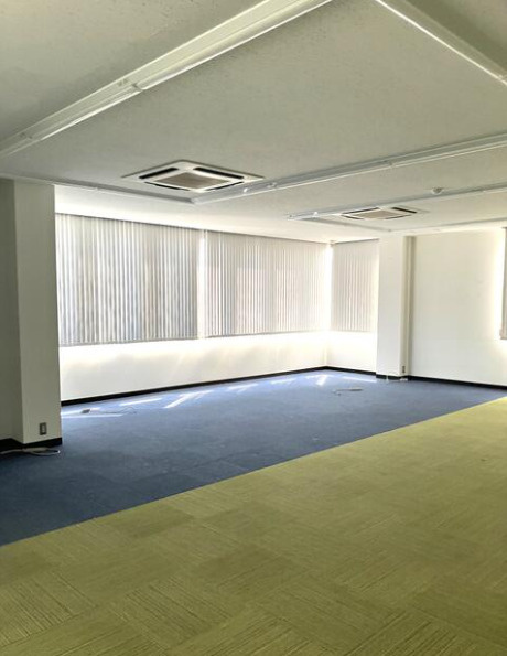 平塚市平塚５丁目の倉庫
