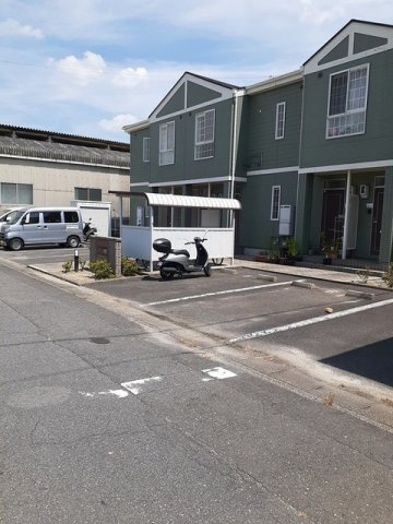 エバーグリーン　　刈谷市近郊の賃貸ならクラスホーム刈谷店の駐車場|車をお持ちの方に嬉しい駐車場付きの物件です